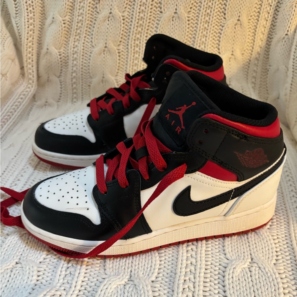 Nike Air Jordan Youth Basketball Shoes
Red black white